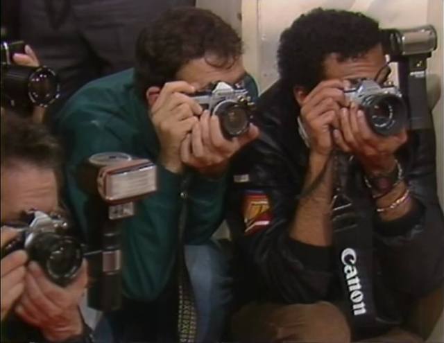 Vi o Lula no Roda Viva de 1989. Fiquei impressionada com os equipamentos fotográficos da época. 